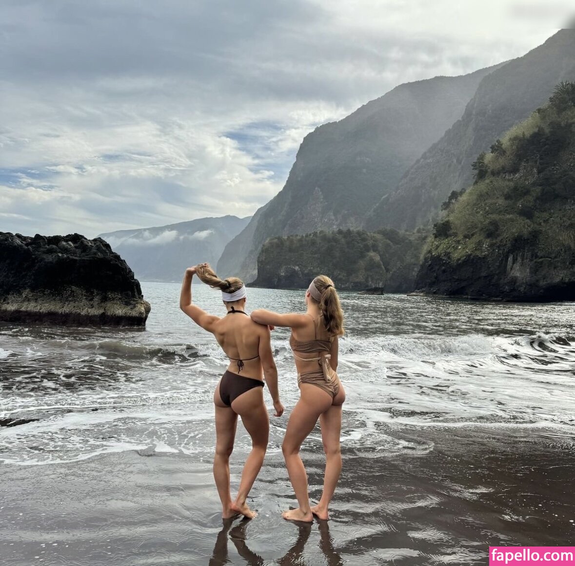 Anabel Und Maria Glocker Anabelundmaria Nude Leaked Onlyfans Photo