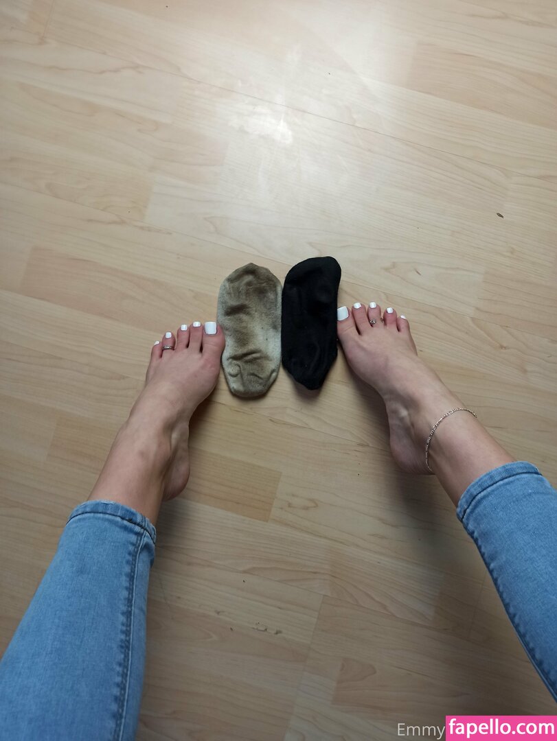 Emmyfeetandsocks Theluckyguy Efs Nude Leaked Onlyfans Photo