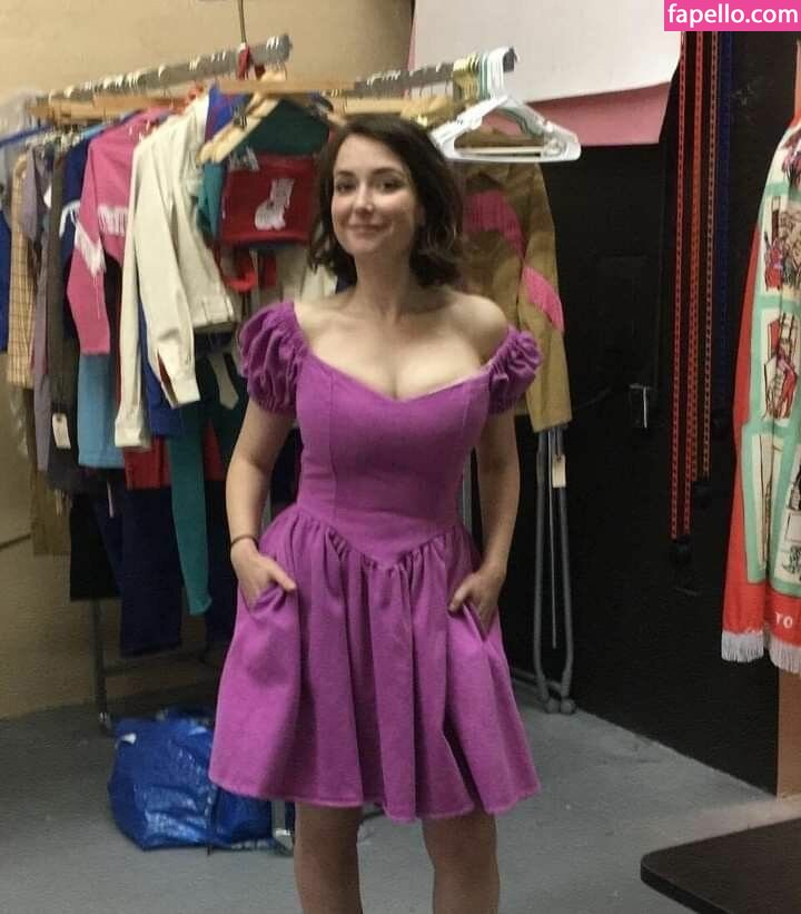 At T Girl Milana Vayntrub Https Leak Uri Nude Fotografie