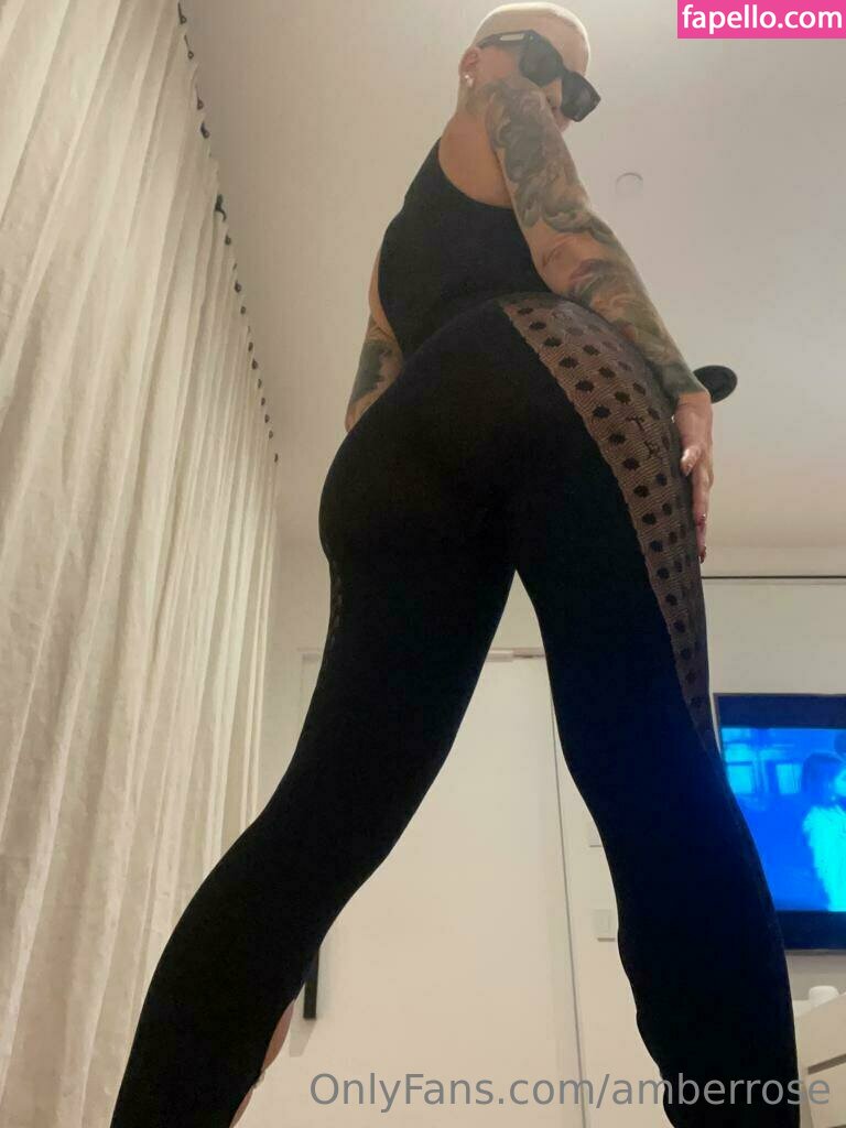 https://fapello.com/content/a/m/amber-rose-1/1000/amber-rose-1_0032.jpg