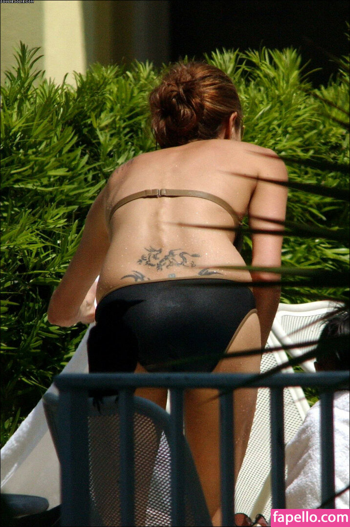 Angelina Jolie leaked nude photo #0214 (Angelina Jolie / angelinajolie)