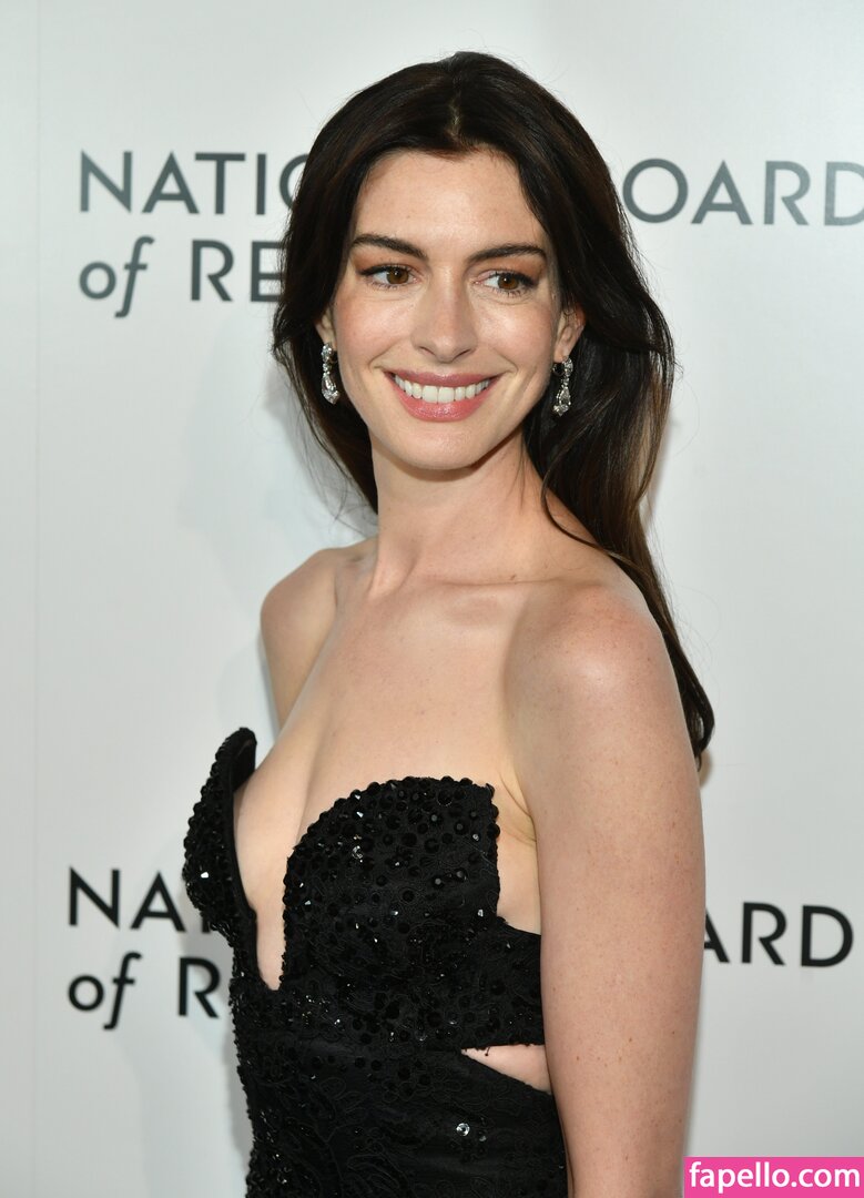 Anne Hathaway leaked nude photo #1094 (Anne Hathaway / annehathaway / heatherannie)