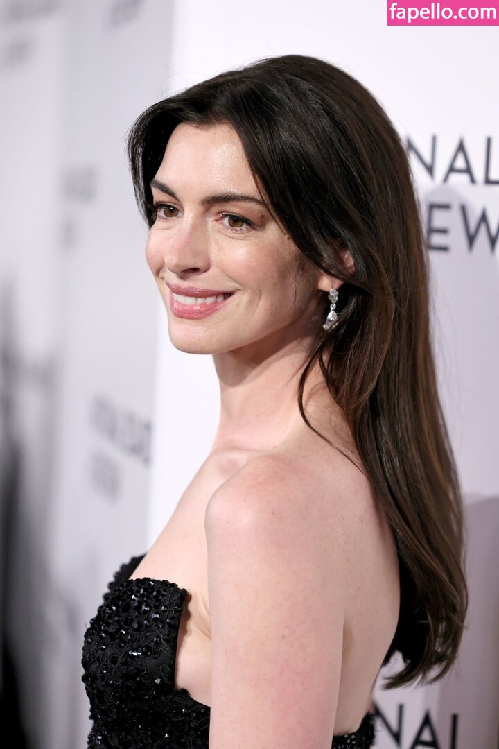 Anne Hathaway leaked nude photo #1100 (Anne Hathaway / annehathaway / heatherannie)