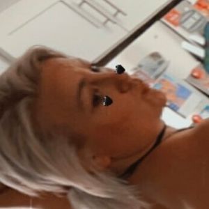 Anniebee3's nudes and profile