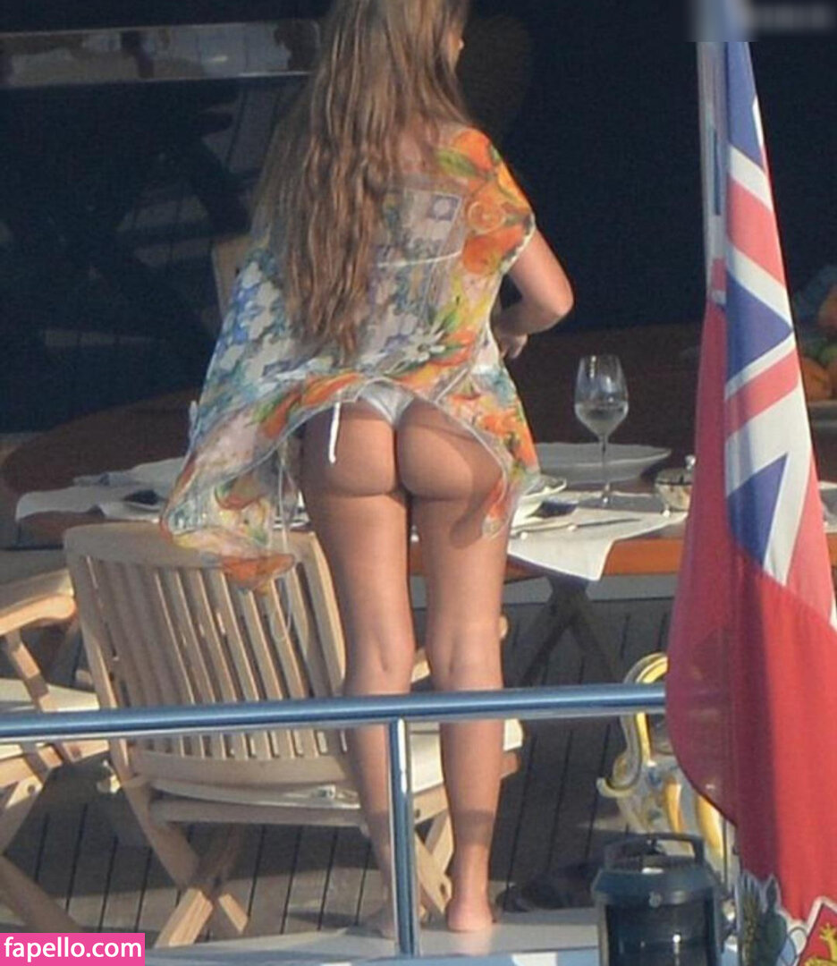 Antonella Roccuzzo / antonelaroccuzzo Nude Leaked Photo #7 - Fapello