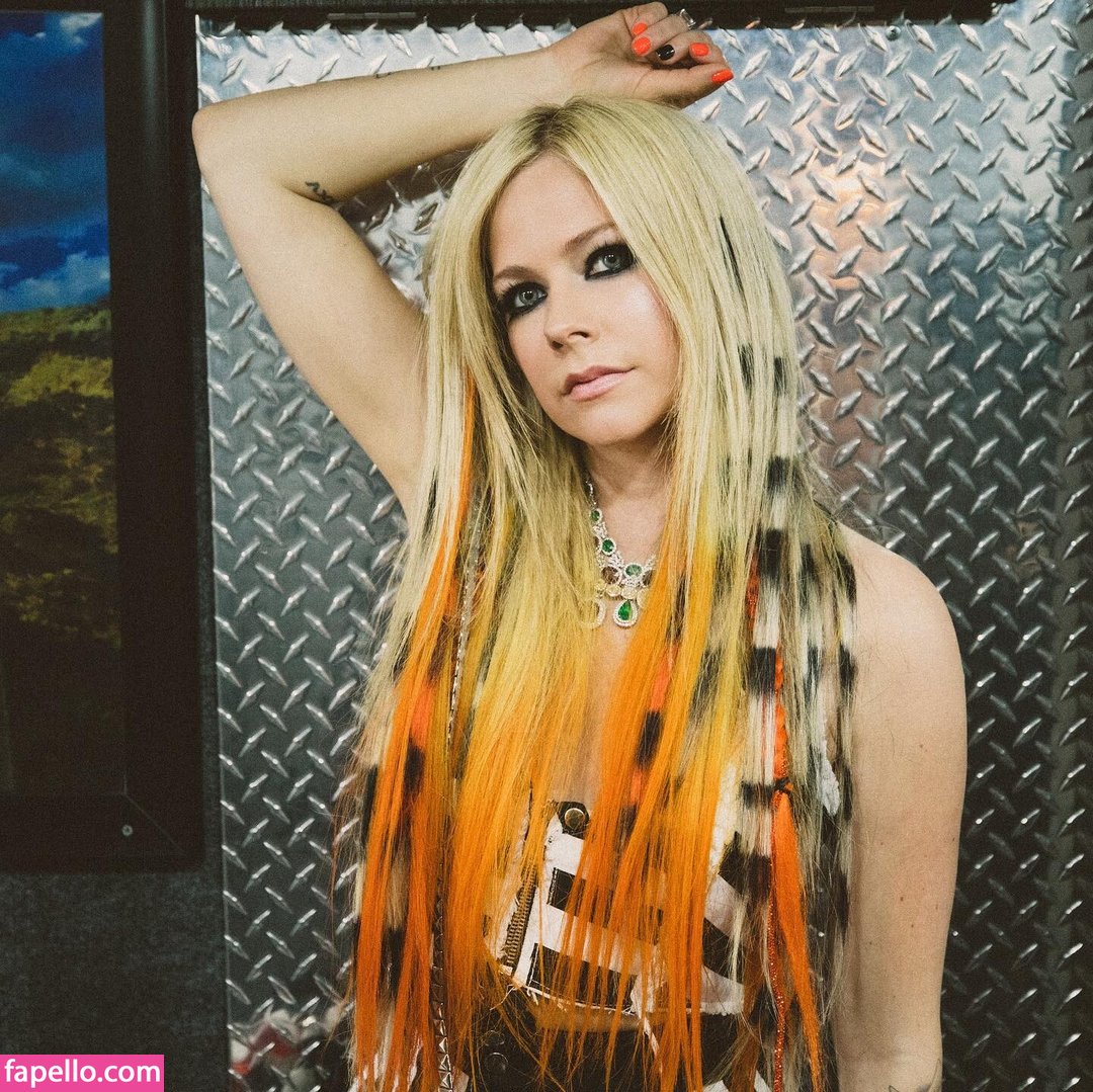 70927915 / Avril Lavigne / AvrilLavigne Nude Leaked OnlyFans Photo #144 -  Fapello