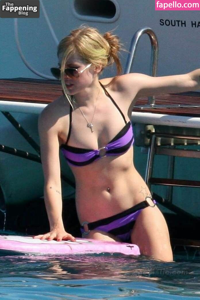 Avril Lavigne leaked nude photo #0636 (Avril Lavigne / 70927915 / avrillavigne)