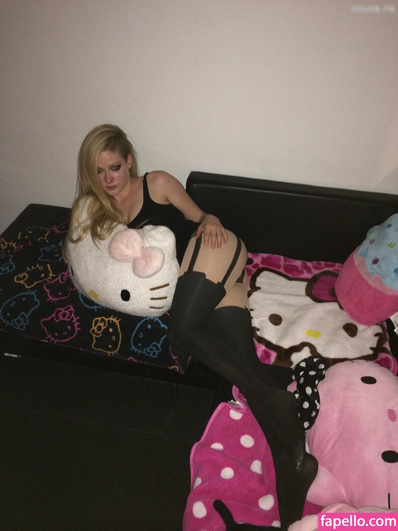 70927915 / Avril Lavigne / AvrilLavigne Nude Leaked OnlyFans Photo #1076 -  Fapello