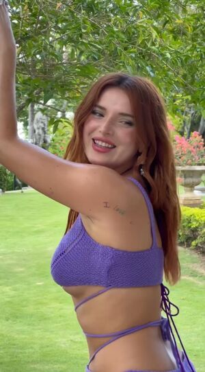 Bella Thorne nude #1030