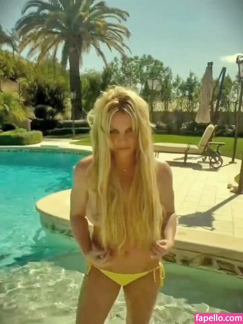 https://fapello.com/content/b/r/britney-spears/2000/britney-spears_1001.jpg