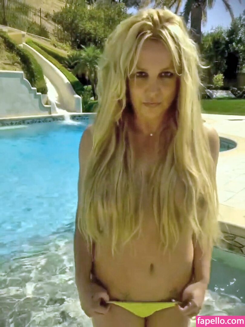 https://fapello.com/content/b/r/britney-spears/2000/britney-spears_1004.jpg