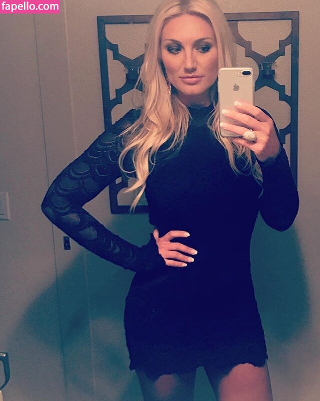 https://fapello.com/content/b/r/brooke-hogan/1000/brooke-hogan_0013.jpg