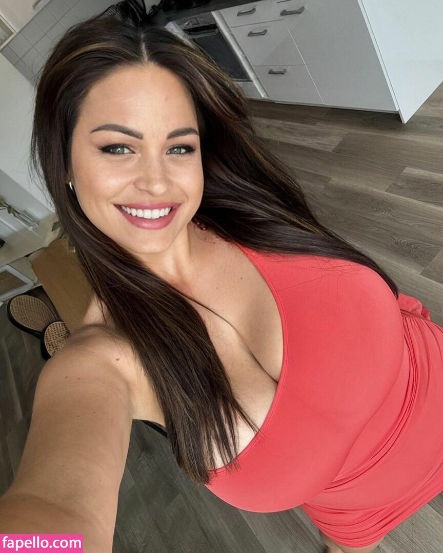 https://fapello.com/content/b/u/busty-emily/1000/busty-emily_0184.jpg