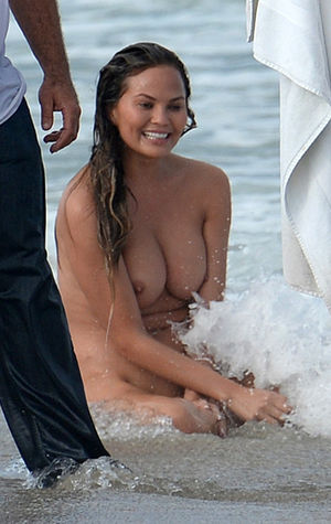 Chrissy Teigen nude #0012