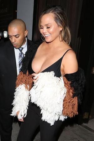 Chrissy Teigen nude #0032