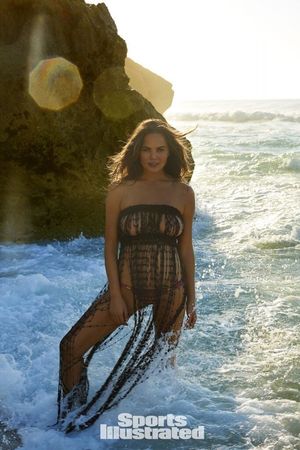 Chrissy Teigen nude #0058