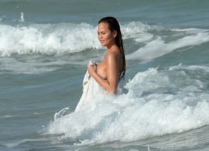 Chrissy Teigen nude #0113