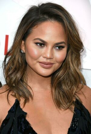 Chrissy Teigen nude #0216