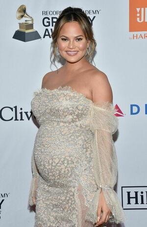 Chrissy Teigen nude #0237