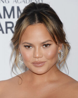 Chrissy Teigen nude #0255