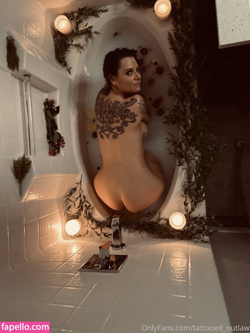 chroniclesofatiredassmom leaked nude photo #0031 (chroniclesofatiredassmom / tattooedoutlaw16)