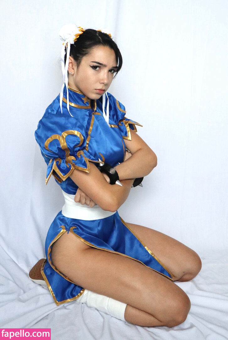 Sexy Chun Li Cosplay