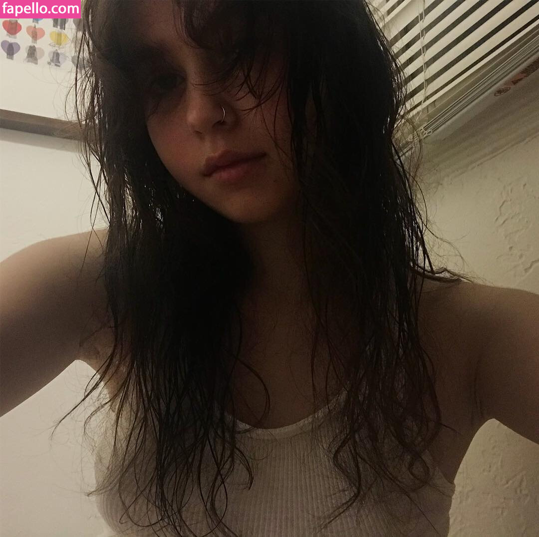 Claire Cottrill / Clairo Nude Leaked Photo #13 - Fapello