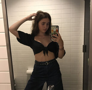 Clairo nude #0015