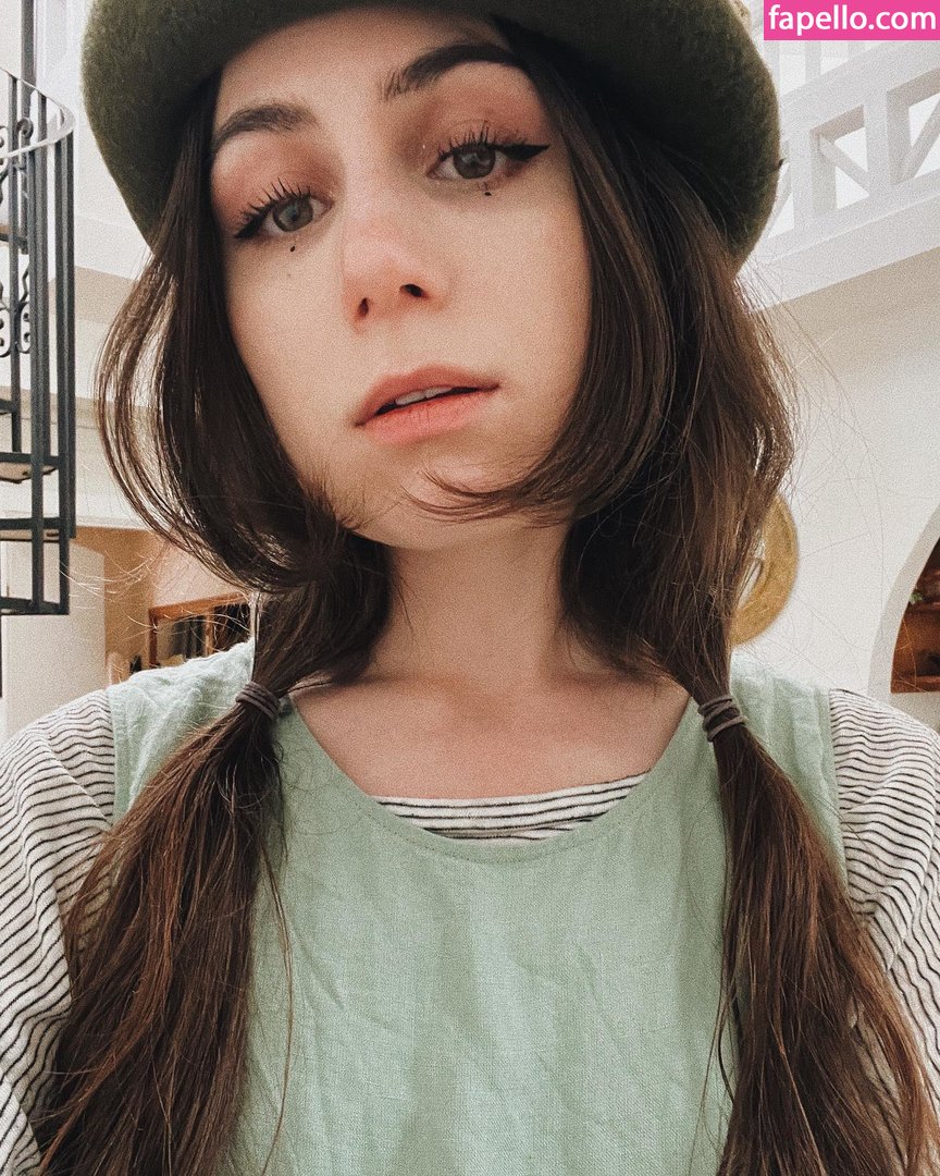 Dodie Clark leaked nude photo #0005 (Dodie Clark / doddleoddle)