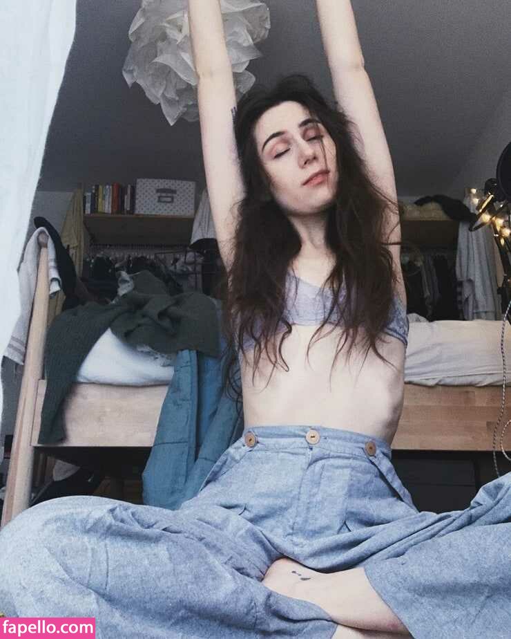 Dodie Clark leaked nude photo #0017 (Dodie Clark / doddleoddle)