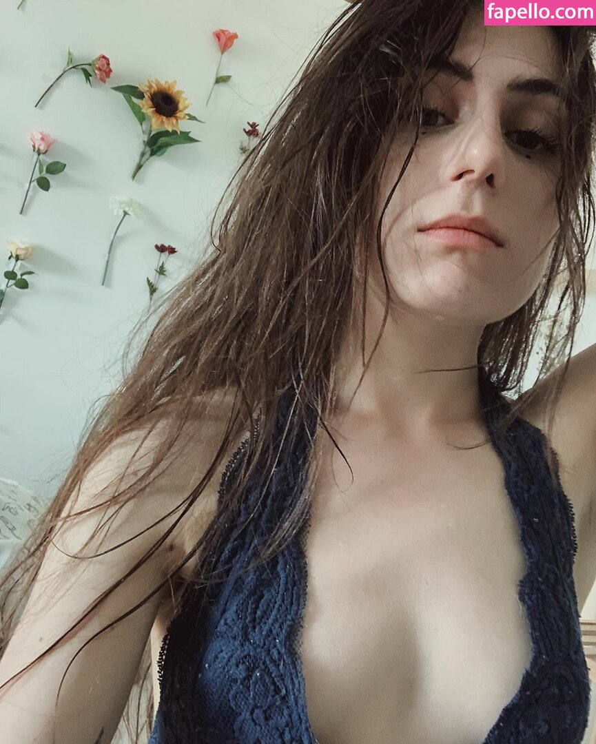 Dodie Clark leaked nude photo #0029 (Dodie Clark / doddleoddle)