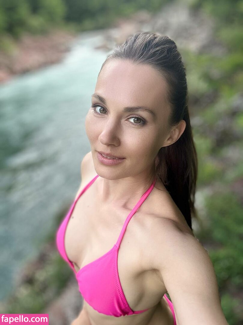 https://fapello.com/content/e/k/ekaterina-naturally/1000/ekaterina-naturally_0037.jpg