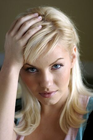 Elisha Cuthbert nude #0016