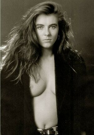 Elizabeth Hurley nude #0351