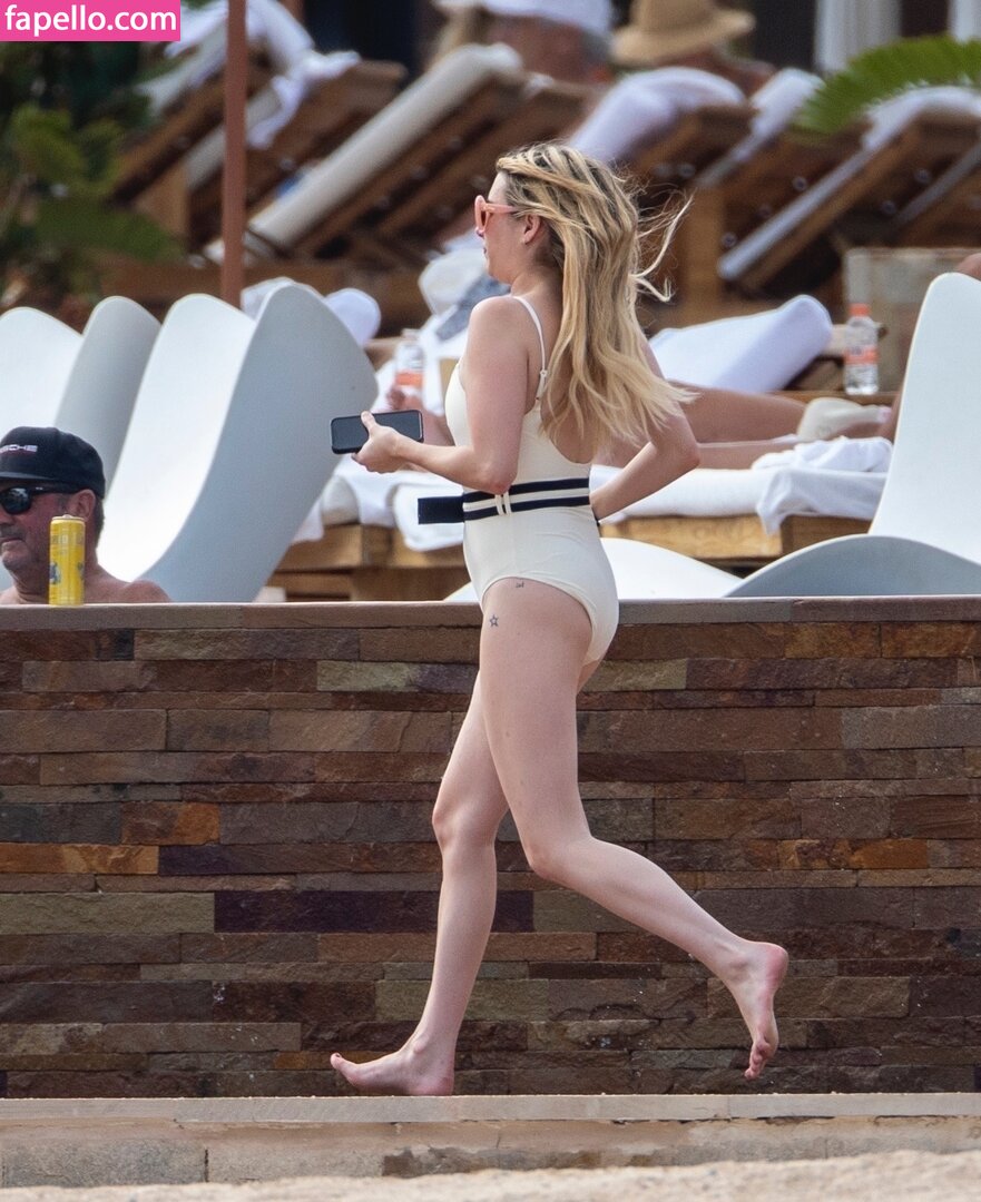 Emma Roberts leaked nude photo #0666 (Emma Roberts / emmalee1996 / emmaroberts)