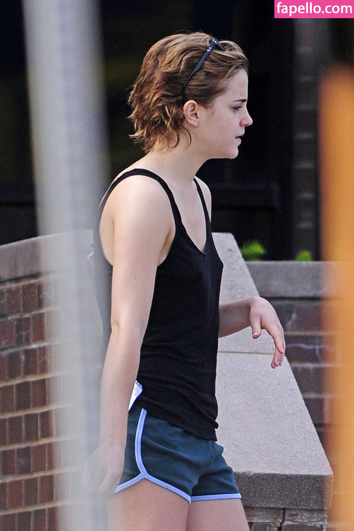 Emma Watson leaked nude photo #0276 (Emma Watson / EmmaWatson / elizarosewatson)