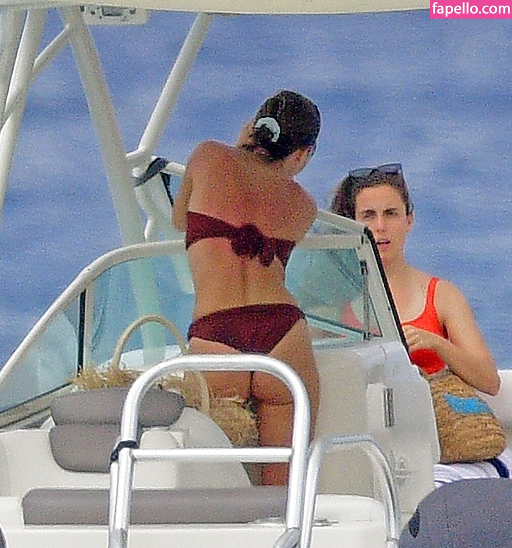 Emma Watson leaked nude photo #0906 (Emma Watson / EmmaWatson / elizarosewatson)