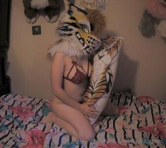 feral.tigress nude #0043