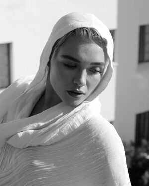 Florence Pugh nude #1089