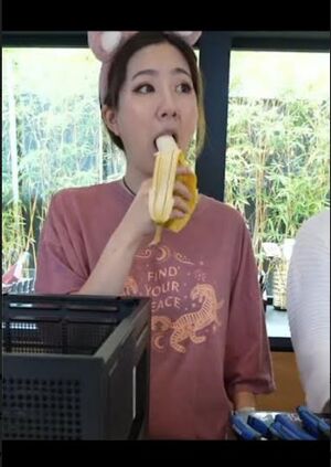 Fuslie nude #0200