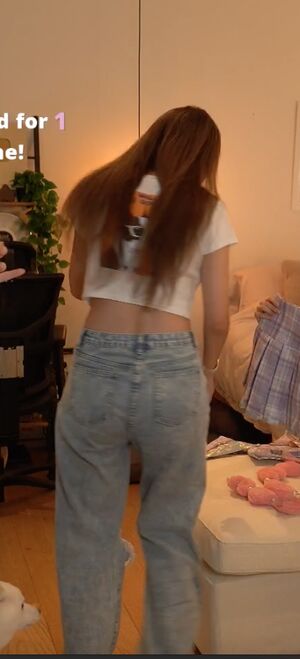 Fuslie nude #0338