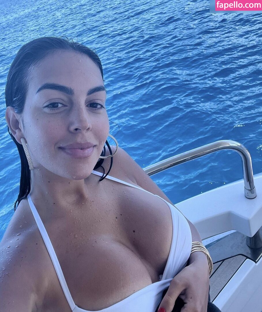 Georgina Rodriguez - fapello