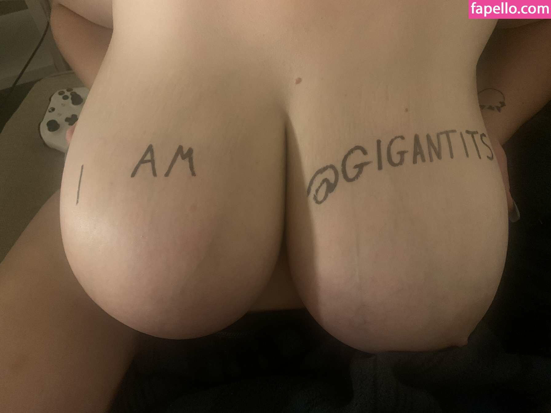 https://fapello.com/content/g/i/gigantits/1000/gigantits_0027.jpg