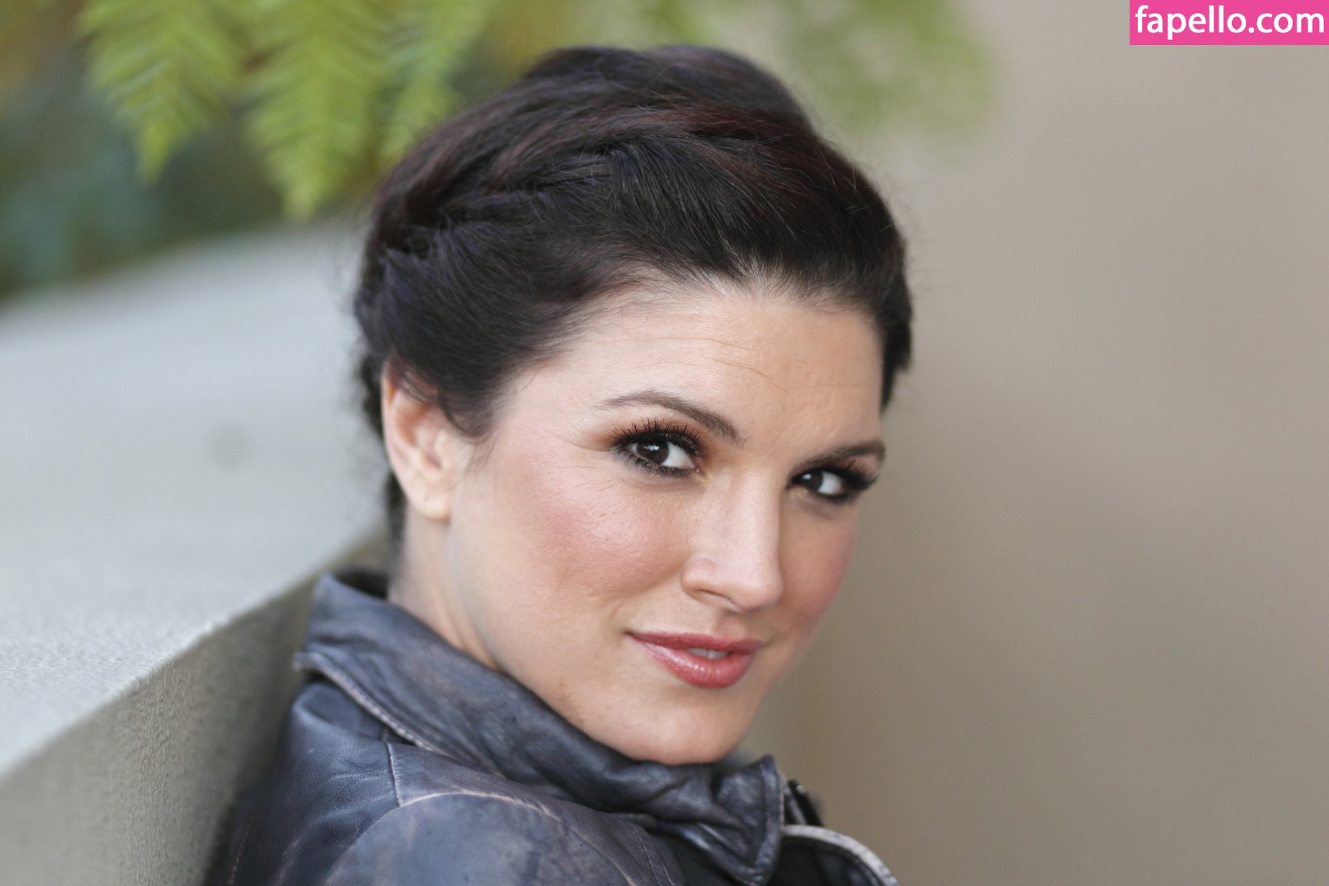 https://fapello.com/content/g/i/gina-carano/1000/gina-carano_0083.jpg