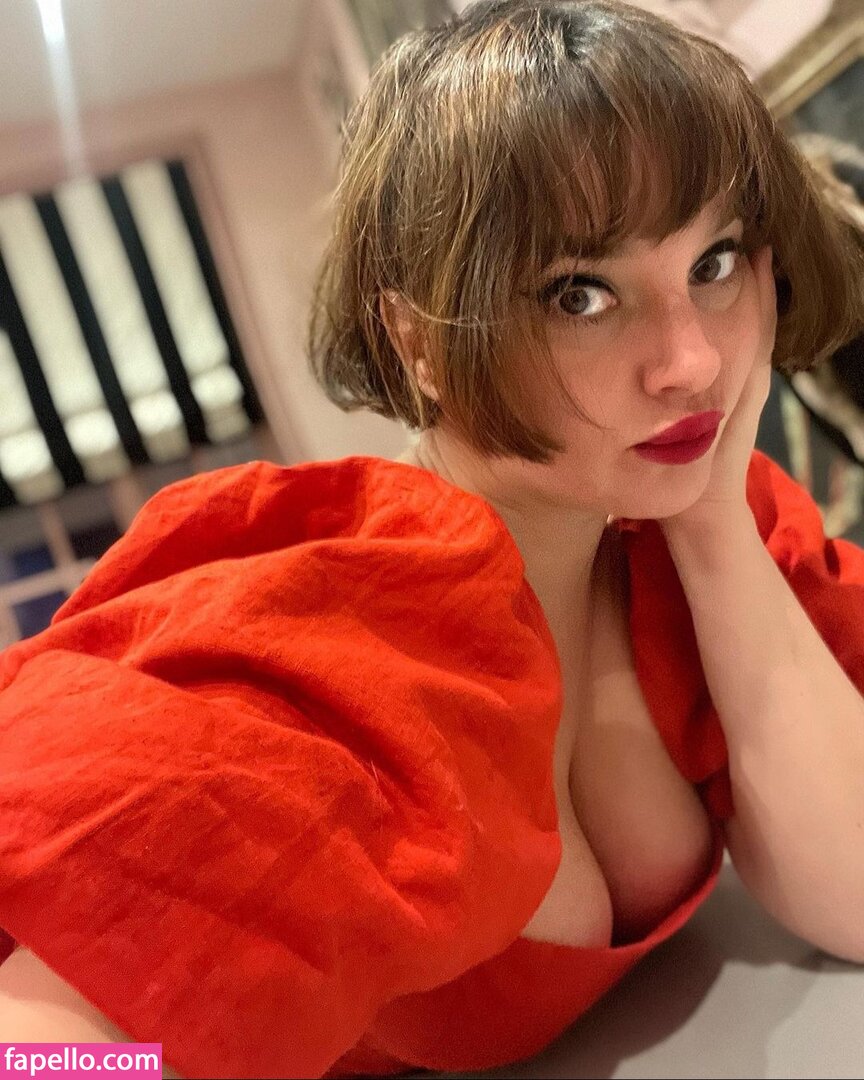 Gizzi Erskine leaked nude photo #0068 (Gizzi Erskine / gizzierskine)