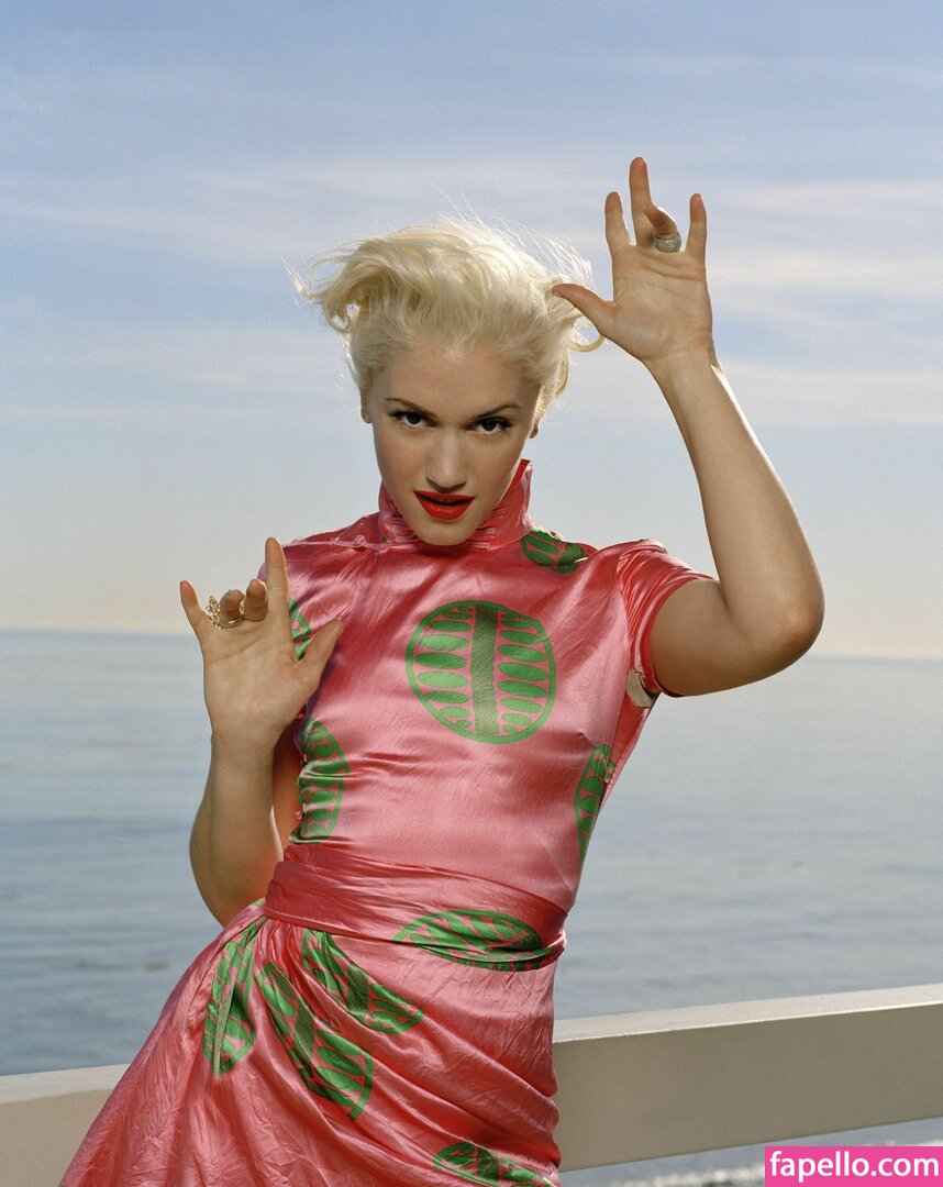 https://fapello.com/content/g/w/gwen-stefani/1000/gwen-stefani_0102.jpg