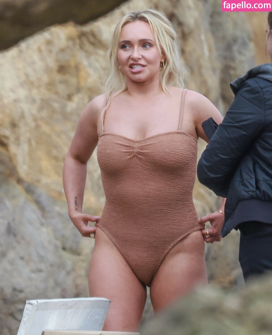 Hayden Panettiere leaked nude photo #0225 (Hayden Panettiere / haydenpanettiere)