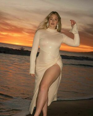 Iskra Lawrence nude #0266