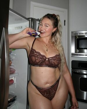 Iskra Lawrence nude #0386