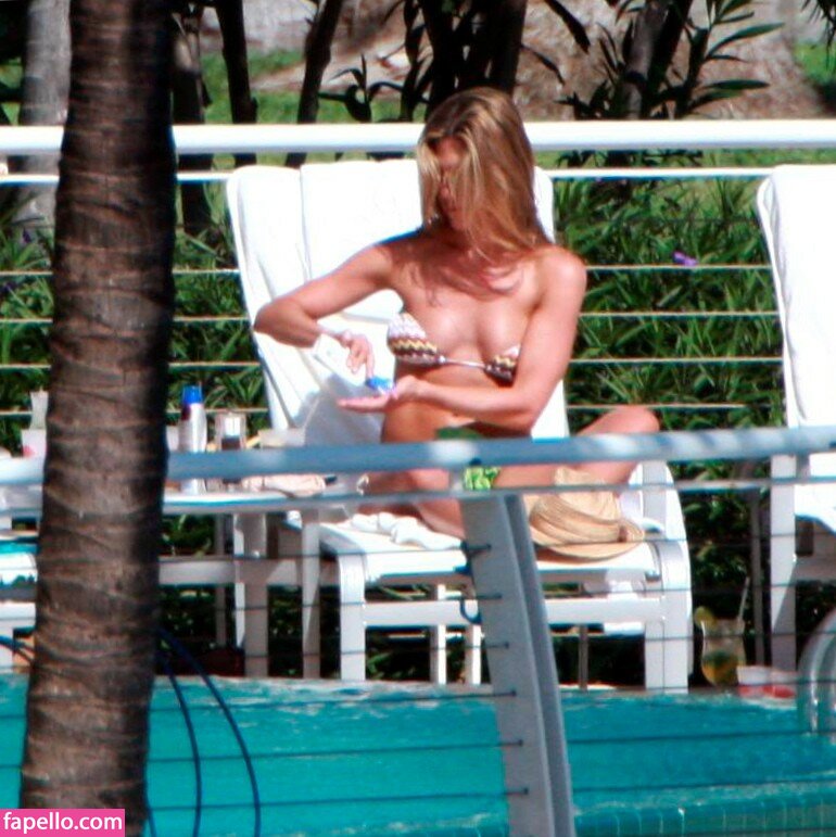 Jennifer Anniston leaked nude photo #0038 (Jennifer Anniston / jenniferaniston)